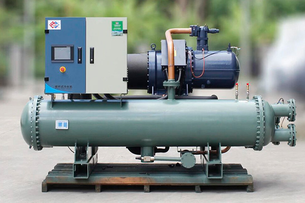 Industrial cooling system Spray-type screw chiller